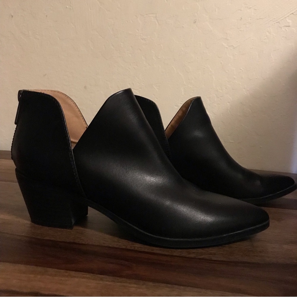 Black Leather pointed toe Booties